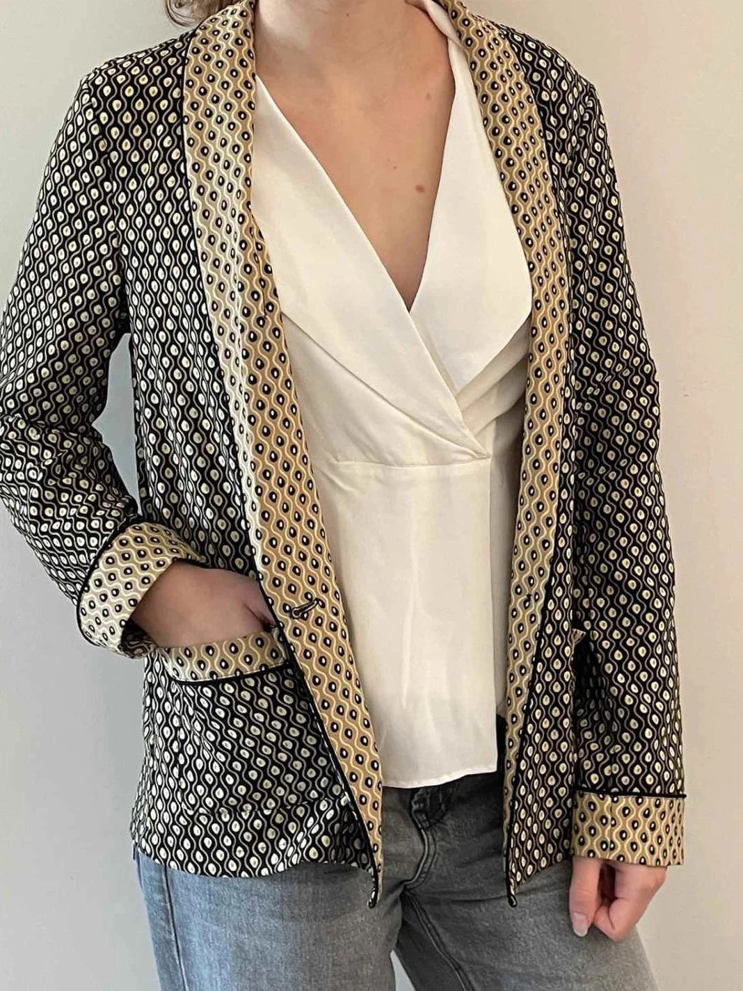 Blazer Scotch & Soda con estampado elegante en negro y beige, talla 38, prenda fluida de estilo bohemio – photo 5